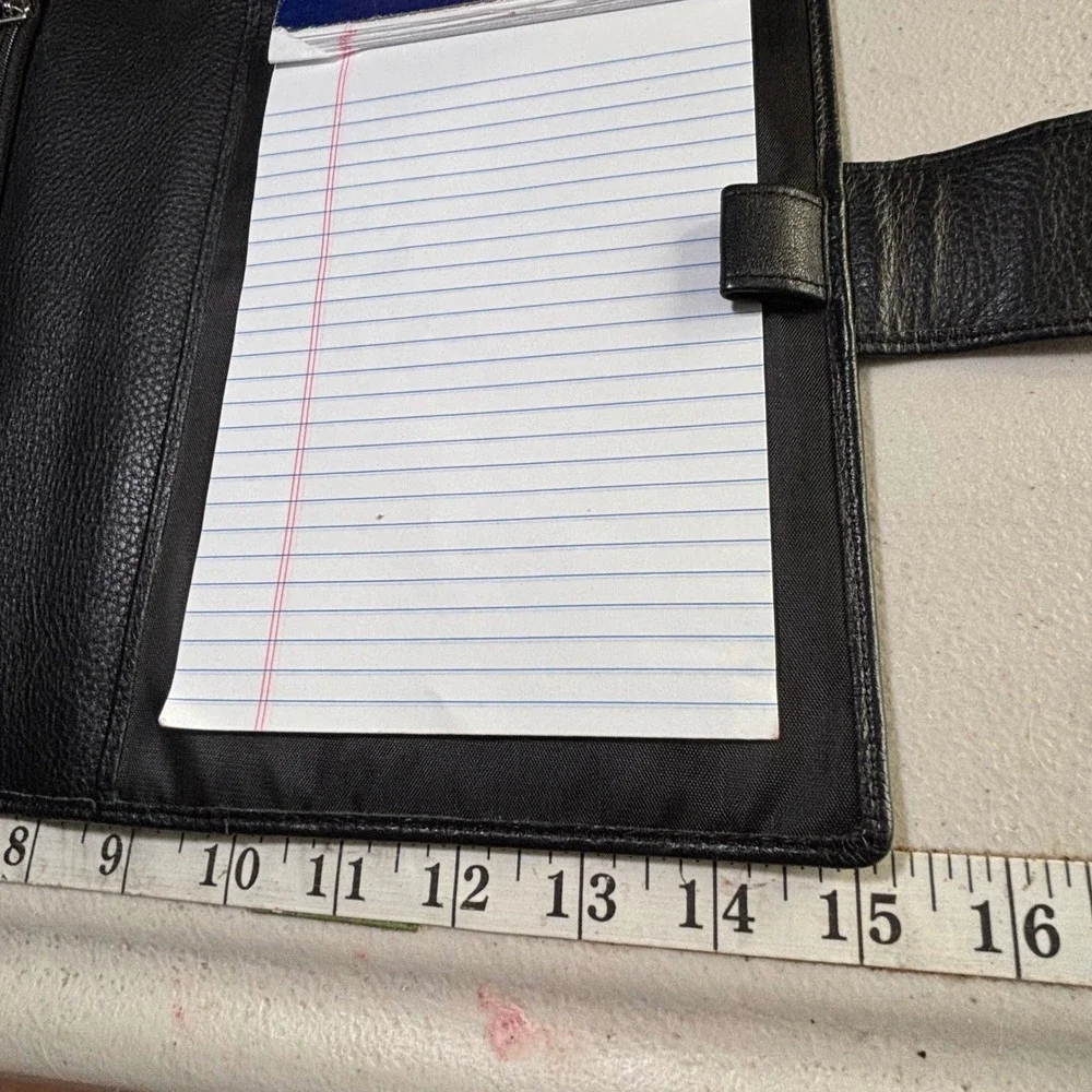 Levenger Portfolio Black Pebbled Leather Magnetic Tab Zippered Folio Organizer